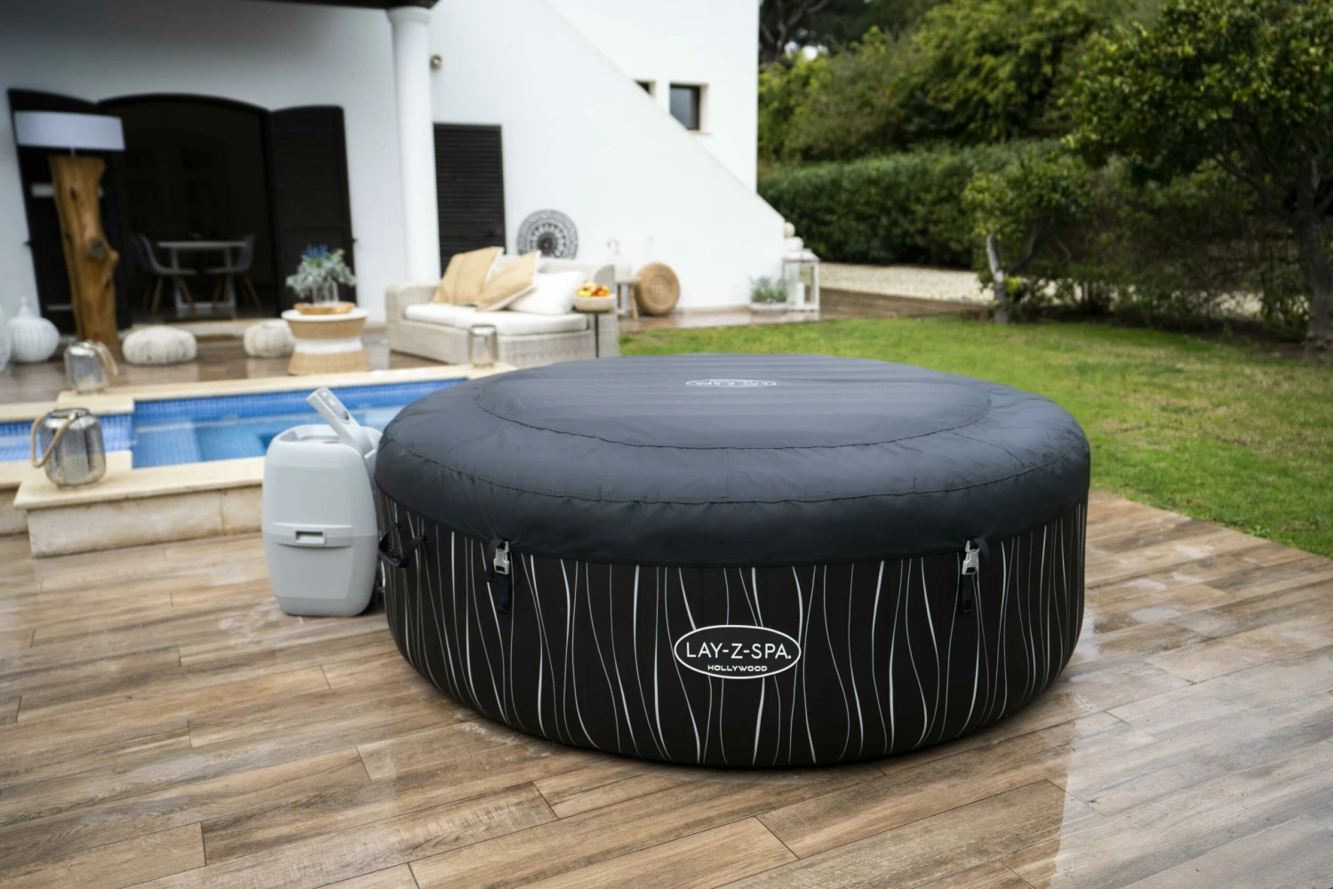 Lay-z Spa Lay-Z-Spa® AirJet Hollywood - 6 Person Inflatable Hot Tub 6 Lay-z Spa Lay-Z-Spa® AirJet Hollywood - 6 Person Inflatable Hot Tub - Image 6