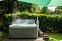 Holiday Let 5 - 5 Person Hot Tub With 1 Lounger -Lay-z spa Shop HolidayLetRobinHoodFarmLifestyle 166