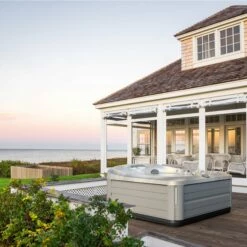 Jacuzzi® J475IP™ - 6 Person Hot Tub With 1 Lounger -Lay-z spa Shop Hot Tub Jacuzzi 475 2020 lifestyle image in garden