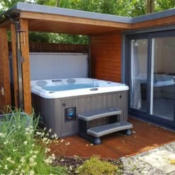 Jacuzzi® J225™ - 4 Person Hot Tub 13 Jacuzzi® J225™ - 4 Person Hot Tub -Lay-z spa Shop J225 Lifesyle 3