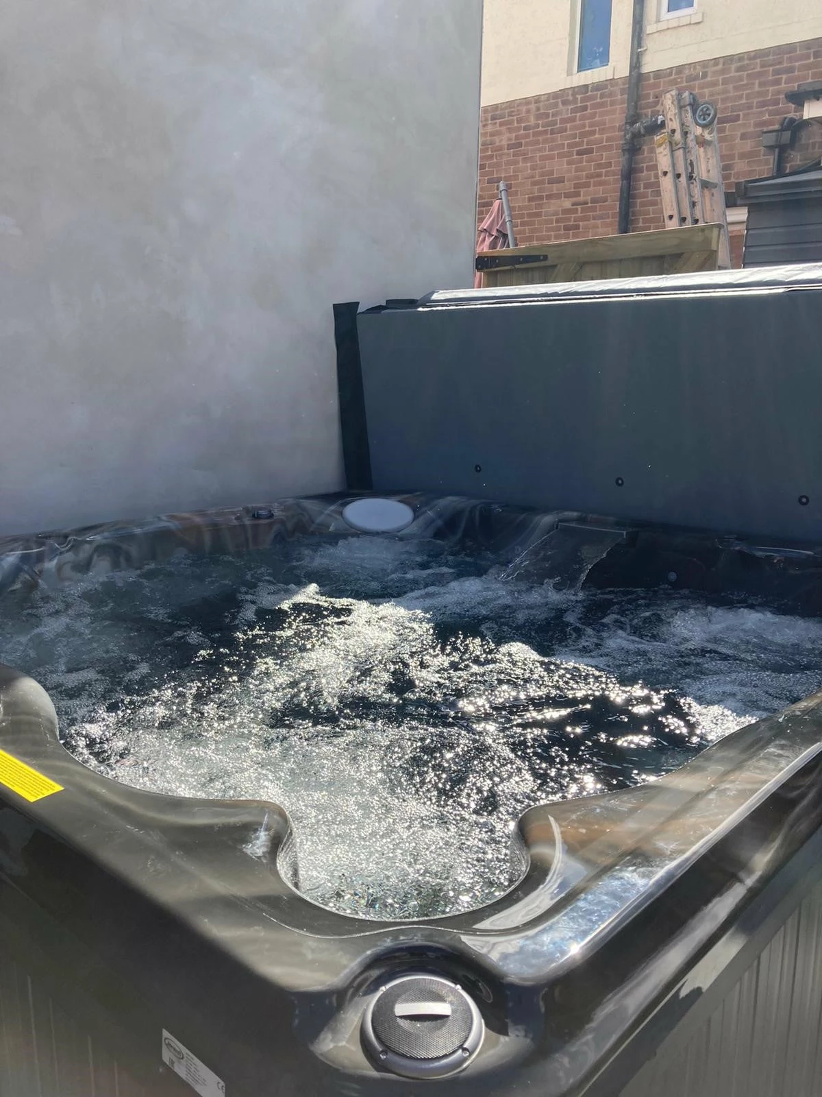 Jacuzzi® J235™ / J235IP™ - 6 Person Hot Tub With 1 Lounger 18 Jacuzzi® J235™ / J235IP™ - 6 Person Hot Tub With 1 Lounger - Image 18