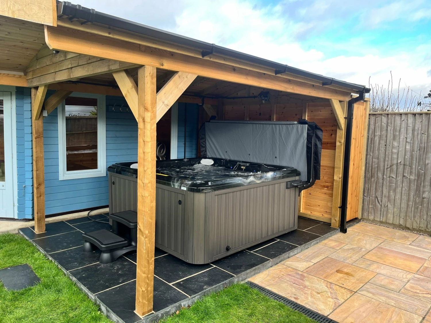 Jacuzzi® J235™ / J235IP™ - 6 Person Hot Tub With 1 Lounger 12 Jacuzzi® J235™ / J235IP™ - 6 Person Hot Tub With 1 Lounger - Image 12