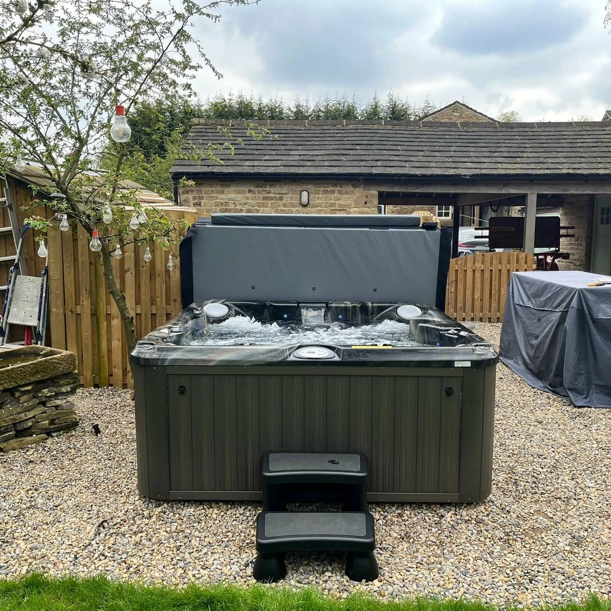 Jacuzzi® J245™ / J245IP™ - 7 Person Hot Tub 11 Jacuzzi® J245™ / J245IP™ - 7 Person Hot Tub - Image 11