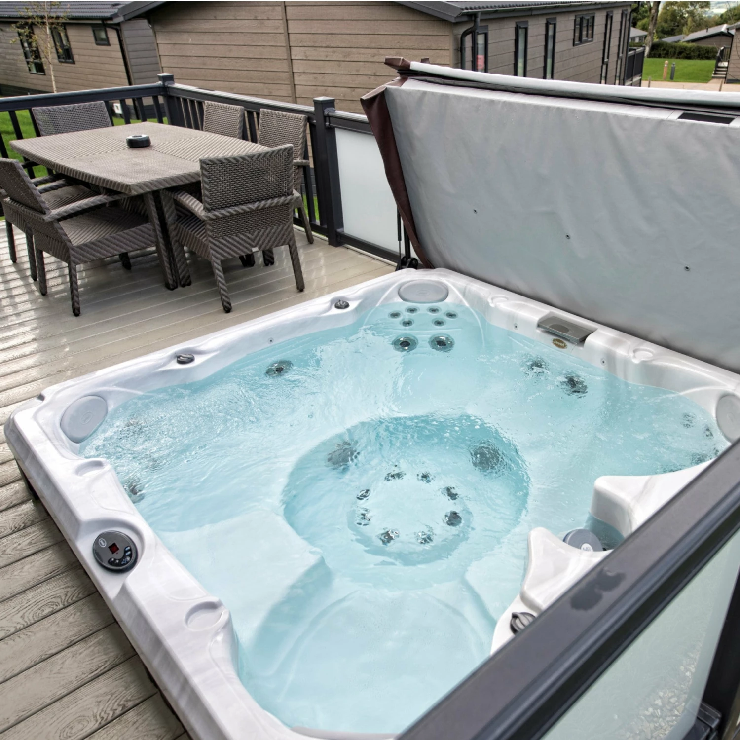Jacuzzi® J245™ / J245IP™ - 7 Person Hot Tub 13 Jacuzzi® J245™ / J245IP™ - 7 Person Hot Tub - Image 13