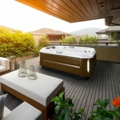 Jacuzzi® J315IP™ - 3 Person Hot Tub With 1 Lounger -Lay-z spa Shop J315 lifestyle image2020