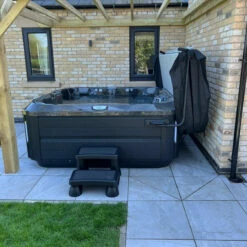 Jacuzzi® J375IP™ - 6 Person Hot Tub With 1 Lounger -Lay-z spa Shop J375IPAmyArcherInstallJacuzzi4square