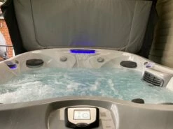Jacuzzi® J435IP™ - 6 Person Hot Tub With 1 Lounger -Lay-z spa Shop J435platinum