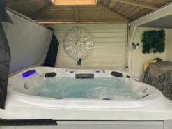 Jacuzzi® J435IP™ - 6 Person Hot Tub With 1 Lounger -Lay-z spa Shop J435platinum5