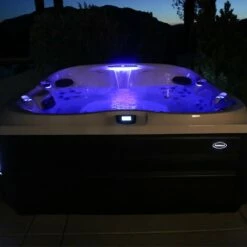 Jacuzzi® J485IP™ - 7 Person Hot Tub -Lay-z spa Shop J485 Lifestyle 4