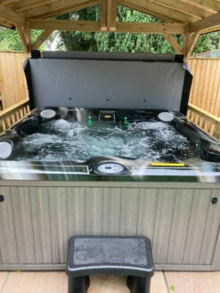 Jacuzzi® J235™ / J235IP™ - 6 Person Hot Tub With 1 Lounger 39 Jacuzzi® J235™ / J235IP™ - 6 Person Hot Tub With 1 Lounger -Lay-z spa Shop JacuzziJ2352