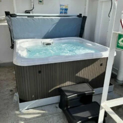 Jacuzzi® Lodge™ M - 4-5 Person Hot Tub -Lay-z spa Shop JacuzziLodgeMHotTub2