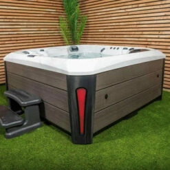 Outdoor Companion - 5 Person Hot Tub With 2 Loungers -Lay-z spa Shop OutdoorCompanion 1