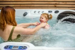 Outdoor Companion - 5 Person Hot Tub With 2 Loungers -Lay-z spa Shop OutdoorCompanion 328