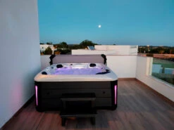 Outdoor Companion - 5 Person Hot Tub With 2 Loungers -Lay-z spa Shop OutdoorCompanion 5