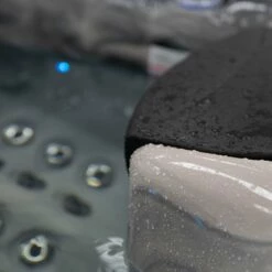 Outdoor Refresh - 6 Person Hot Tub With 1 Lounger -Lay-z spa Shop OutdoorRefreshSquare 9