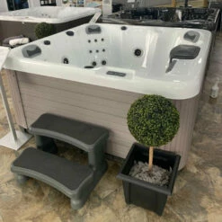 Outdoor Sun - 5 Person Hot Tub With 1 Lounger -Lay-z spa Shop OutdoorSunHotTub