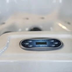 Outdoor Refresh - 6 Person Hot Tub With 1 Lounger -Lay-z spa Shop Refresh2021 7