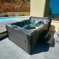 Outdoor Topaz - 3 Person Hot Tub With 2 Loungers -Lay-z spa Shop TopazHotTub 4