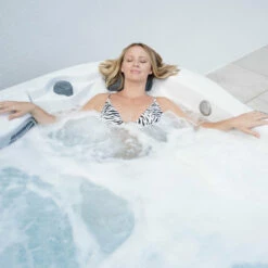 Jacuzzi® J335IP™ - 6 Person Hot Tub With 1 Lounger -Lay-z spa Shop ZG307104
