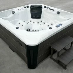 Outdoor Companion - 5 Person Hot Tub With 2 Loungers -Lay-z spa Shop p 96c86306 686f 4ece 8780 516e4b0f5bd7